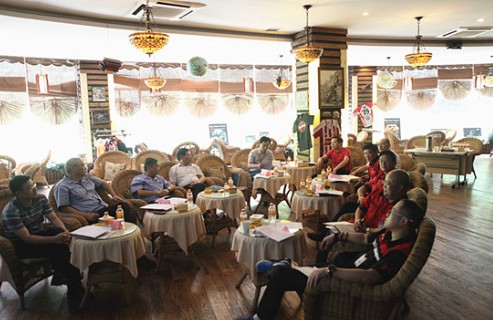 時刻不忘危機意識，共筑鑫源美好明天 —董事長直管人員2015上半年述職會順利召開