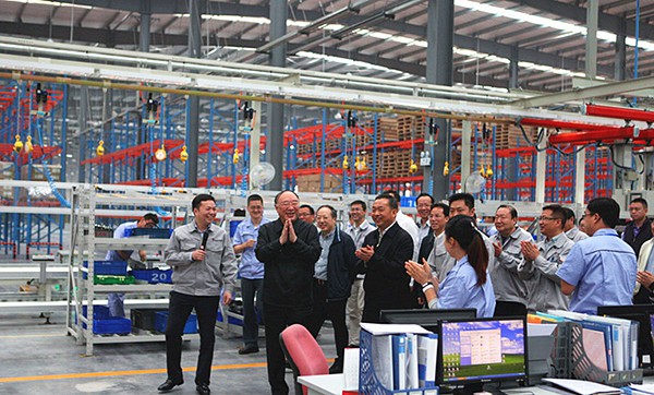 重慶市市長黃奇帆一行蒞臨鑫源汽車視察調研