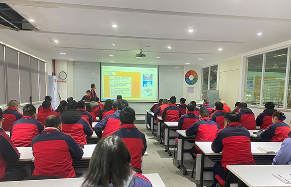 聚合力、上臺階、要成效 ——農機公司召開2022年質量攻堅·313項目啟動暨任命儀式