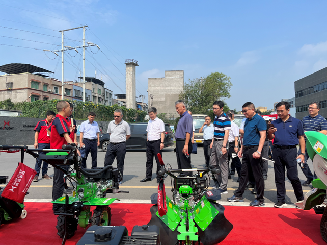 工信部裝備工業一司領導蒞臨鑫源農機調研指導