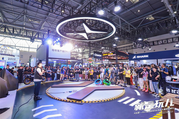 復(fù)古、改裝、搖滾、露營，鑫源摩托玩兒出個(gè)“遙遙領(lǐng)先”！ 摩博會展臺變游戲場，鑫源摩托徹底“玩兒”出圈 玩改裝，還得是鑫源摩托！